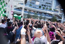 LiSA「だってアタシのヒーロー。」リリース記念ミニライブの様子。（Photo by Hiroaki Aizawa）