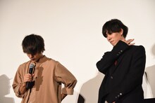 生「BANKA」の感想を述べる窪田正孝とそれを聞く野田洋次郎。