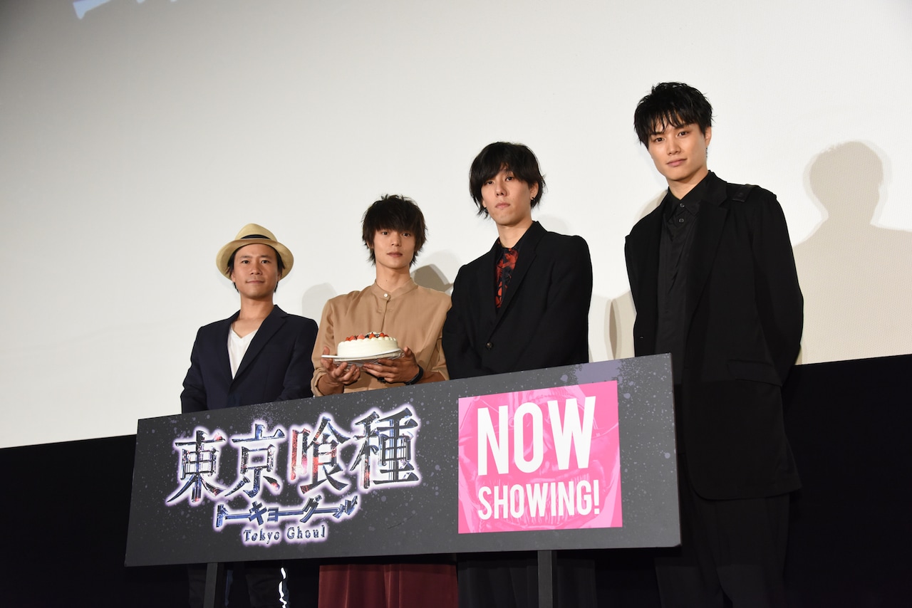 「東京喰種 トーキョーグール」大ヒット御礼舞台挨拶の様子。左から萩原健太郎、窪田正孝、野田洋次郎、鈴木伸之。