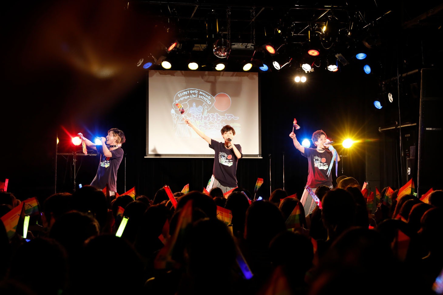 SECRET GUYZのライブの様子。（撮影：M.キセキ）