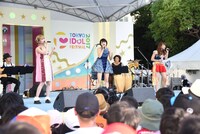 左から藤川千愛（まねきケチャ）、湊あかね（predia）、MAINA（⼤阪☆春夏秋冬）。