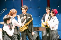 ゲストの丹澤誠二を囲むCUBERS。（撮影：牛島康介）