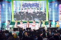 グランドフィナーレでパフォーマンスする神宿とまねきケチャによるコラボユニット“神ケチャ”