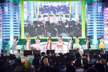 グランドフィナーレでパフォーマンスする神宿とまねきケチャによるコラボユニット“神ケチャ”