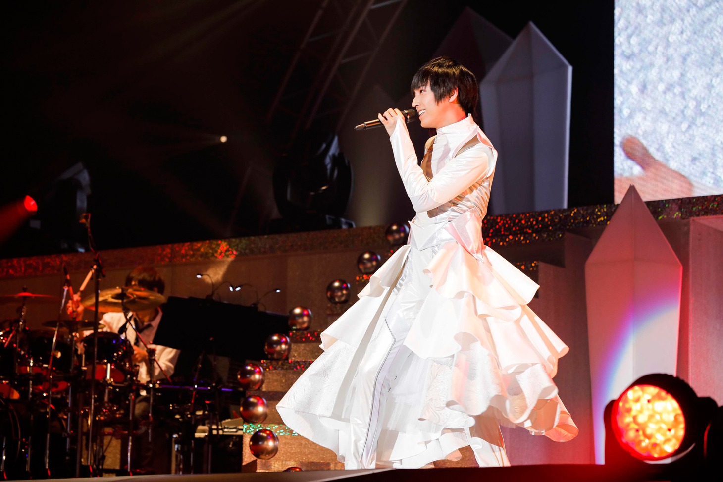 蒼井翔太「蒼井翔太 LIVE 2017 WONDER lab. ～prism～」のワンシーン。