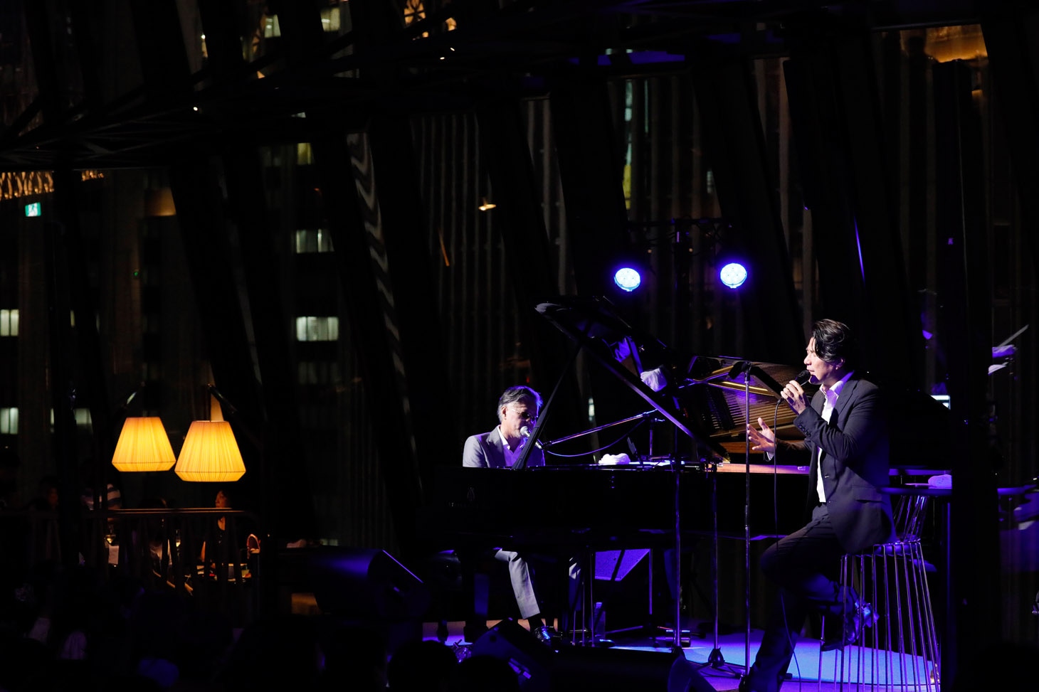 「東急プラザ銀座 Presents GINZA MUSIC WEEK - Summer -」でパフォーマンスをするSkoop On Somebody。