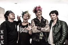 結成10周年RADIOTS、これまで“刺激と酒”交わしたゲスト迎え「無線暴乱祭り」開催