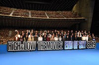 映画「HiGH&LOW THE MOVIE 2 / END OF SKY」の完成披露イベントの様子。