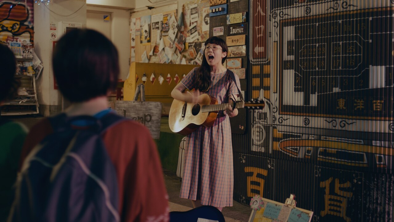 柴田聡子、小田急新CMにストリートミュージシャン役で登場