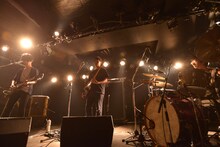 「BURGER NUDS tour 2017『Act 2 或いは Act 3』」東京・新代田FEVER公演の様子。（撮影：野田雅之）