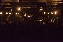 「BURGER NUDS tour 2017『Act 2 或いは Act 3』」東京・新代田FEVER公演の様子。（撮影：野田雅之）