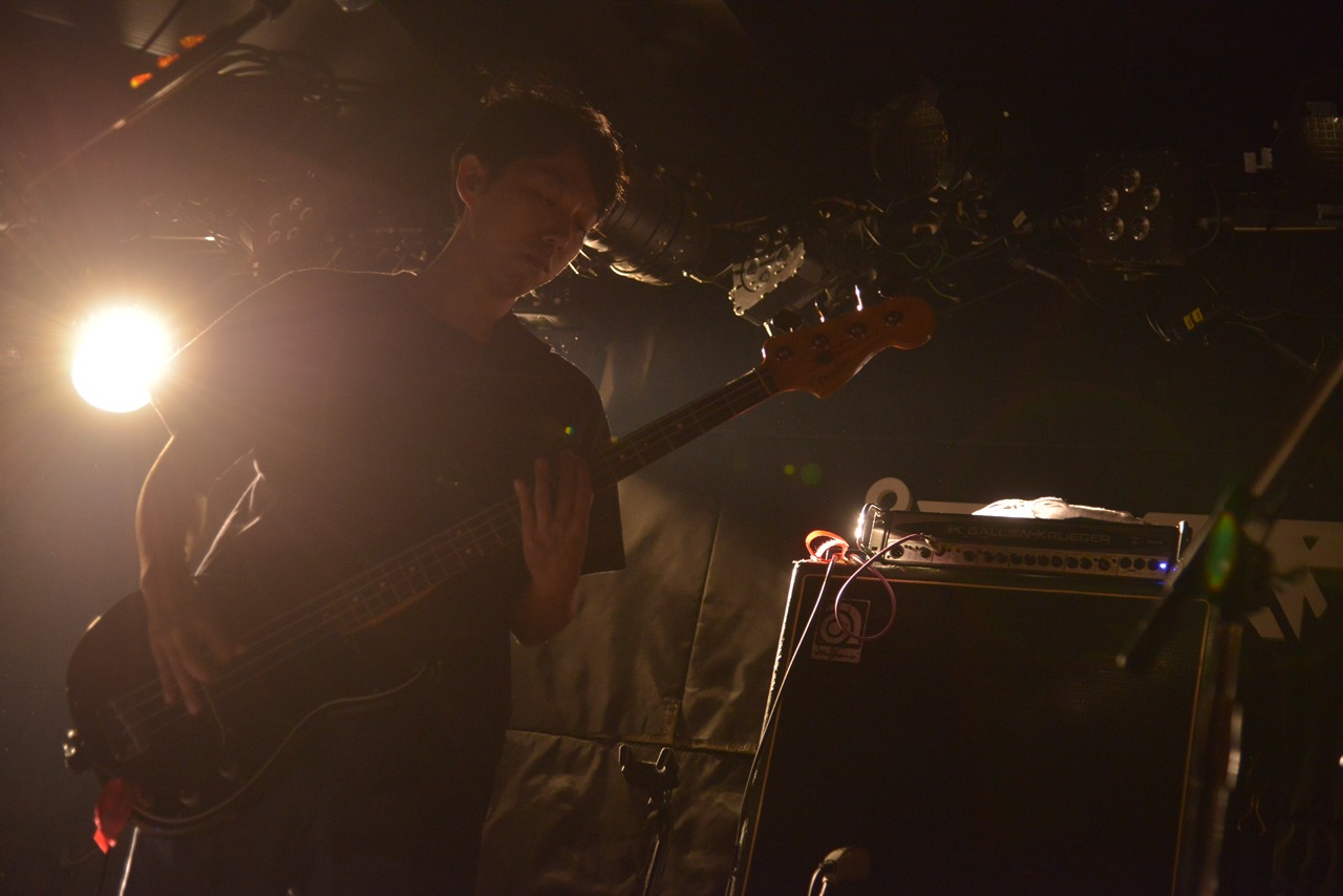 丸山潤（B, Cho）（撮影：野田雅之）