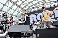 Czecho No RepublicとSKY-HI（中央）。