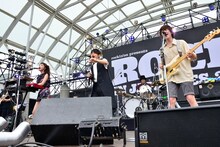 Czecho No RepublicとSKY-HI（中央）。