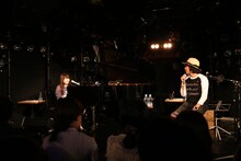 左から小谷美紗子、中村一義。（撮影：當摩果奈絵）