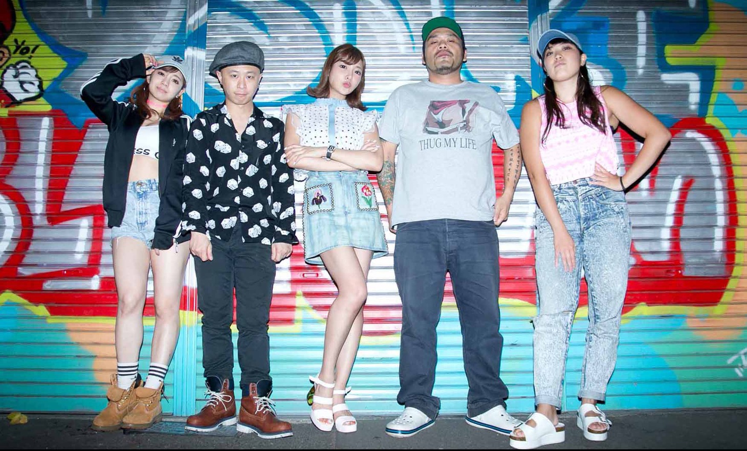 「ASKA金」のトラックを手がけたDJ BAKU（左から2番目）と作詞を担当した漢 a.k.a. GAMI（右から2番目）。 (c) EBISU★MUSCATS PROJECT