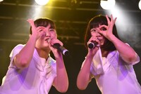 左から新井乃亜、石野理子。