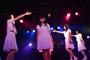 オリジナル曲「交換ノート」を披露するアイドルネッサンス。