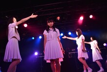 オリジナル曲「交換ノート」を披露するアイドルネッサンス。