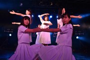 オリジナル曲「交換ノート」を披露するアイドルネッサンス。