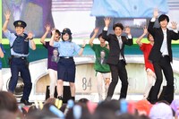 「My Buddy」のコラボパフォーマンスの様子。