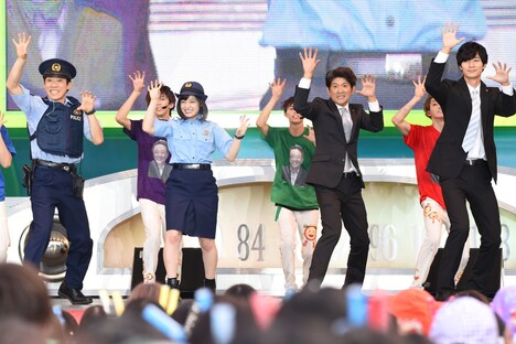 「My Buddy」のコラボパフォーマンスの様子。