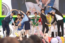 超特急と「警視庁いきもの係」キャストによる「My Buddy」の様子。