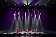 アリアナ・グランデ「ARIANA GRANDE DANGEROUS WOMAN TOUR」日本公演でオープニングアクトを務めたLittle Glee Monster。。(写真提供:ソニー・ミュージックレーベルズ)