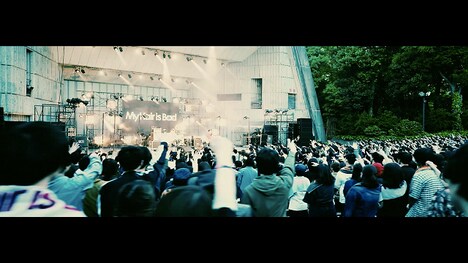My Hair is Bad「ハイパーホームランツアー」東京・日比谷野外大音楽堂公演「アフターアワー」のライブ映像のワンシーン。