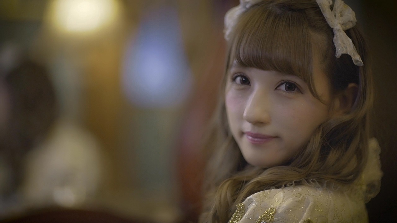 READY TO KISS「READY TO KISS」のミュージックビデオのワンシーン。