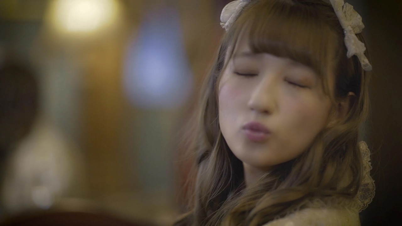 READY TO KISS「READY TO KISS」のミュージックビデオのワンシーン。