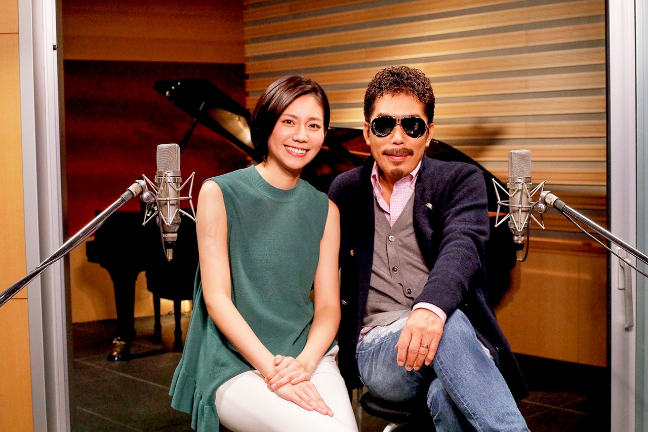 左から松下奈緒、鈴木雅之。
