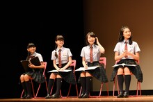 左から田中美空、吉田爽葉香、新谷ゆづみ、岡田愛。