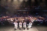 「まねきケチャ2周年記念ライブ ～まねかれナイト～」の様子。