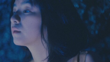 曽我部瑚夏「海底」ミュージックビデオのワンシーン。