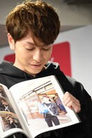 ブリック・レーンで撮影したソロ写真集について「カルチャーを感じられた」と語るコーイチ。