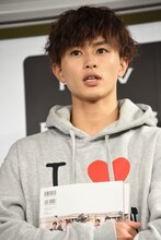 ノッティング・ヒルでの撮影を振り返るタクヤ。