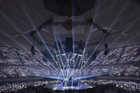 人気画像9位は「After the Rain、360°開放の日本武道館で『幸せな時間をありがとう』」より、「After the Rain 日本武道館 2017 -Clockwise / Anti-Clockwise-」2日目の様子。