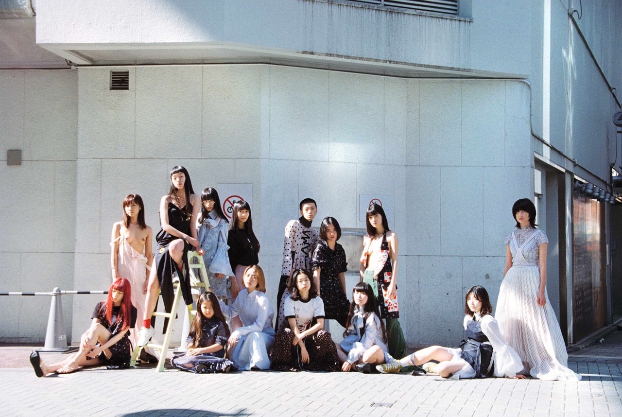 田口まき写真展「Beautiful Escape」で展示される新作。上段左から3番目が優雨ナコ。
