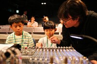 「NGT48劇場お仕事体験」の様子。(c)AKS