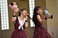 左から宇野友恵、佐藤乃々子。