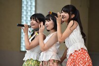 左から我妻桃実、鉄戸美桜、阿部かれん。