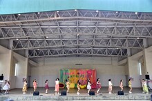 エア長縄飛びをするハコイリ▽ムスメとRYUTist。