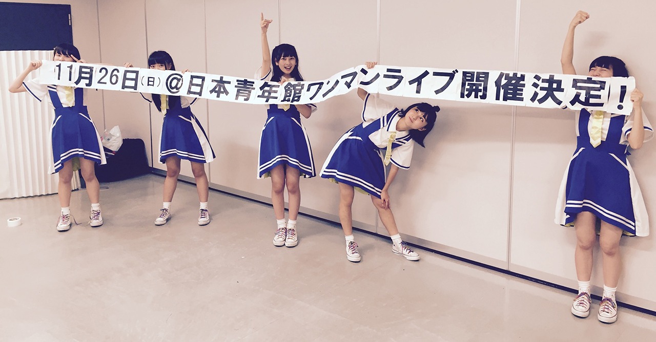 11月26日に東京・日本青年館にてワンマンライブを行うことをアピールするロッカジャポニカ。（提供：キングレコード）