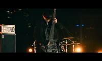 SPYAIR「MIDNIGHT」ミュージックビデオのワンシーン。