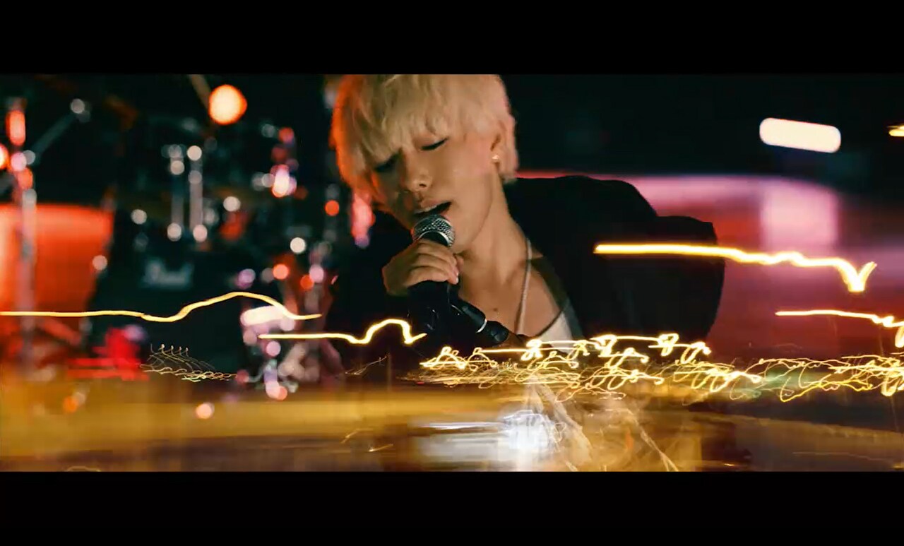 SPYAIR「MIDNIGHT」ミュージックビデオのワンシーン。