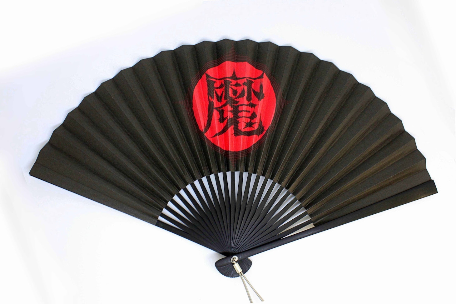 KenKenの使用済みベース弦を使用した扇子。