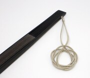 KenKenの使用済みベース弦を使用した扇子。