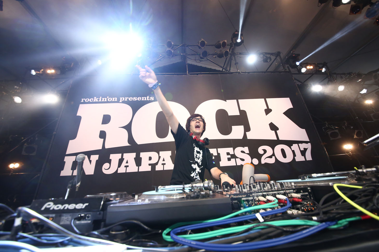 DJ和