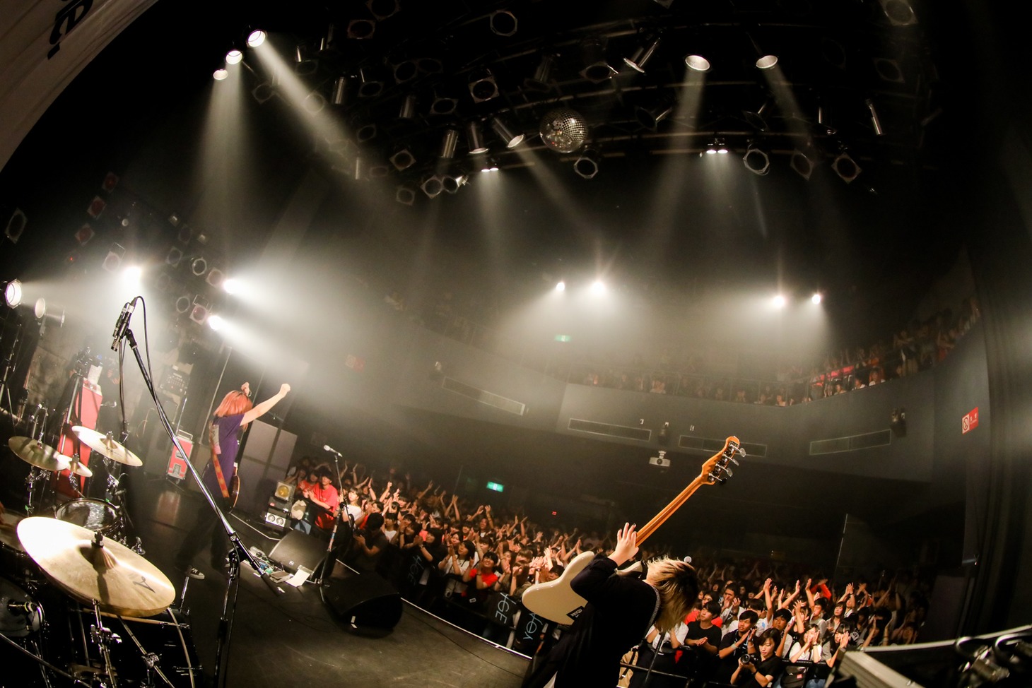 yonigeのライブの様子。（Photo by Viola Kam [V'z Twinkle]）